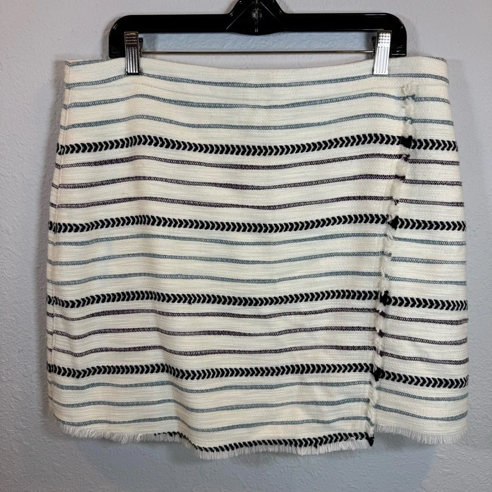 LOFT Womens Ivory Striped Tweed Frayed Wrap Mini Skirt Size 14 Chevron Pattern - Picture 9 of 10